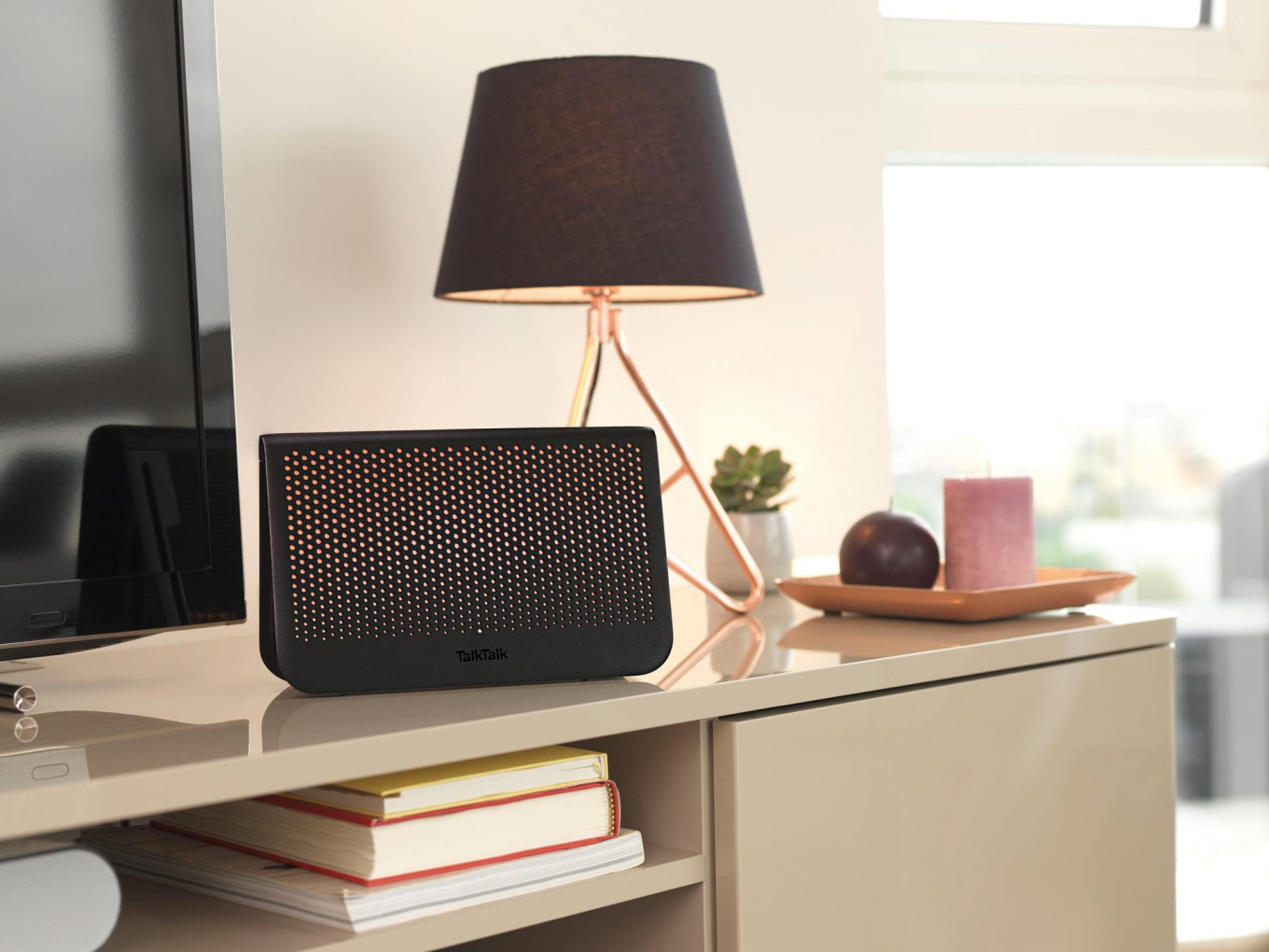 TTWFH05_Wi-Fi_Hub_Lifestyle_Living_Room_1.jpg